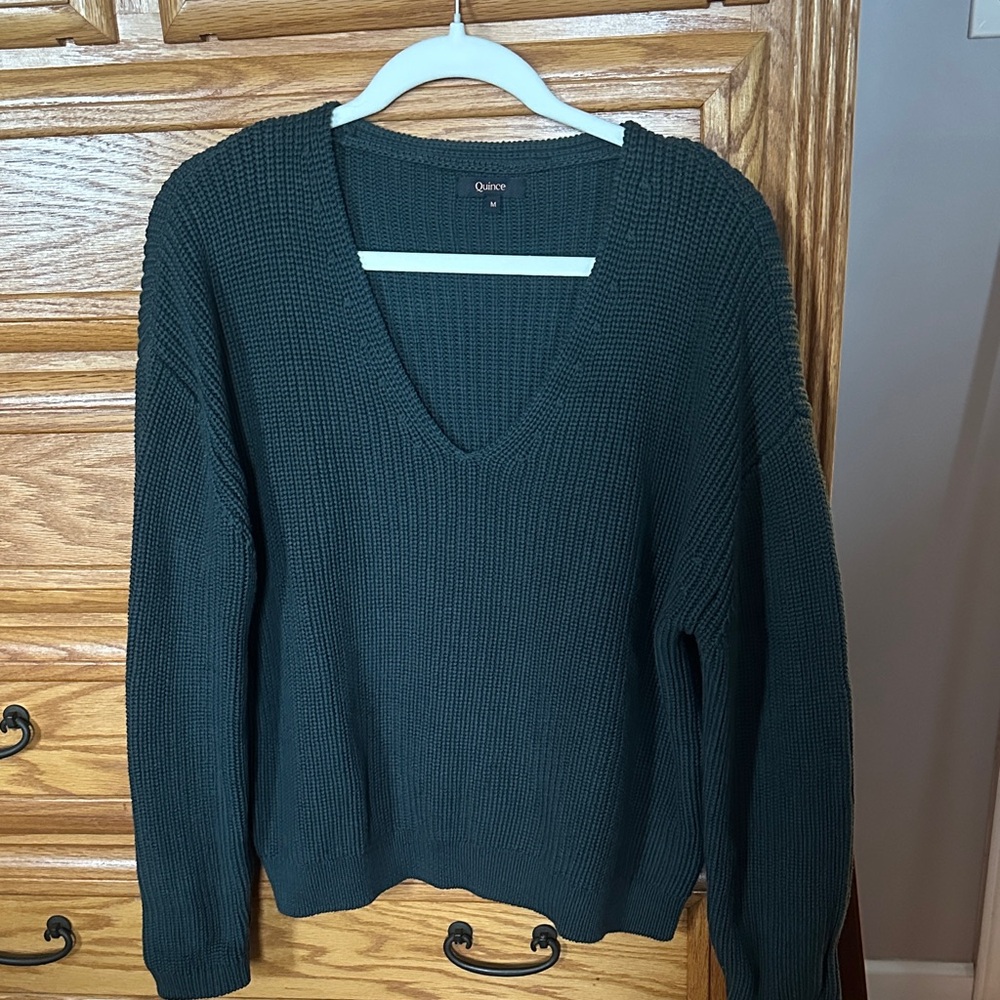 Quince NWOT Women's Green V-Neck Sweater